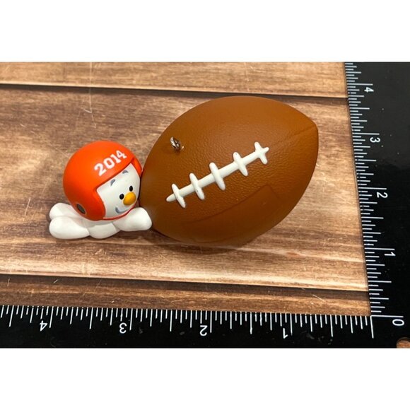 2014 HALLMARK KEEPSAKE ORNAMENT QG01266 FOOTBALL STAR BY MIKE ADAIR - Picture 5 of 8